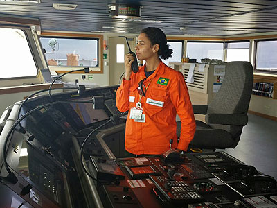 Equipe especializada garante segurança nas operações dos terminais