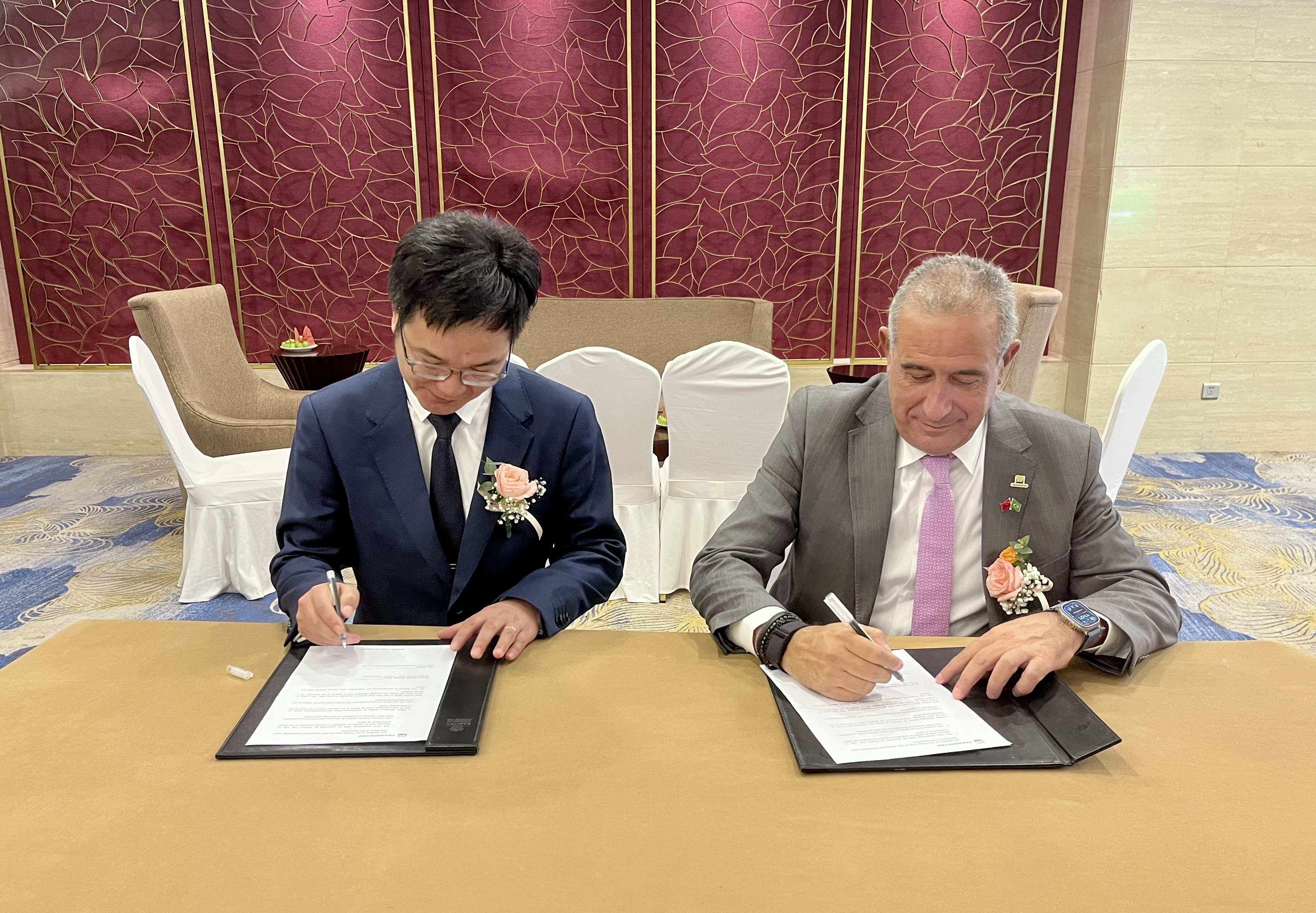 Assinatura três navios gaseiros